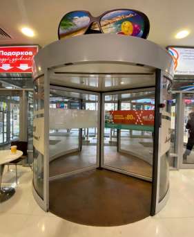 Карусельная дверь